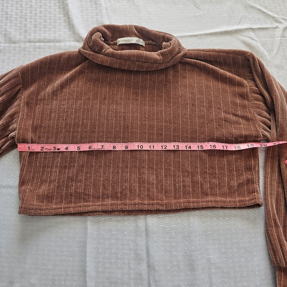 Altar’d State Ribbed Velvet Crop Turtleneck Puff Sleeve Top XS - Picture 4 of 4
